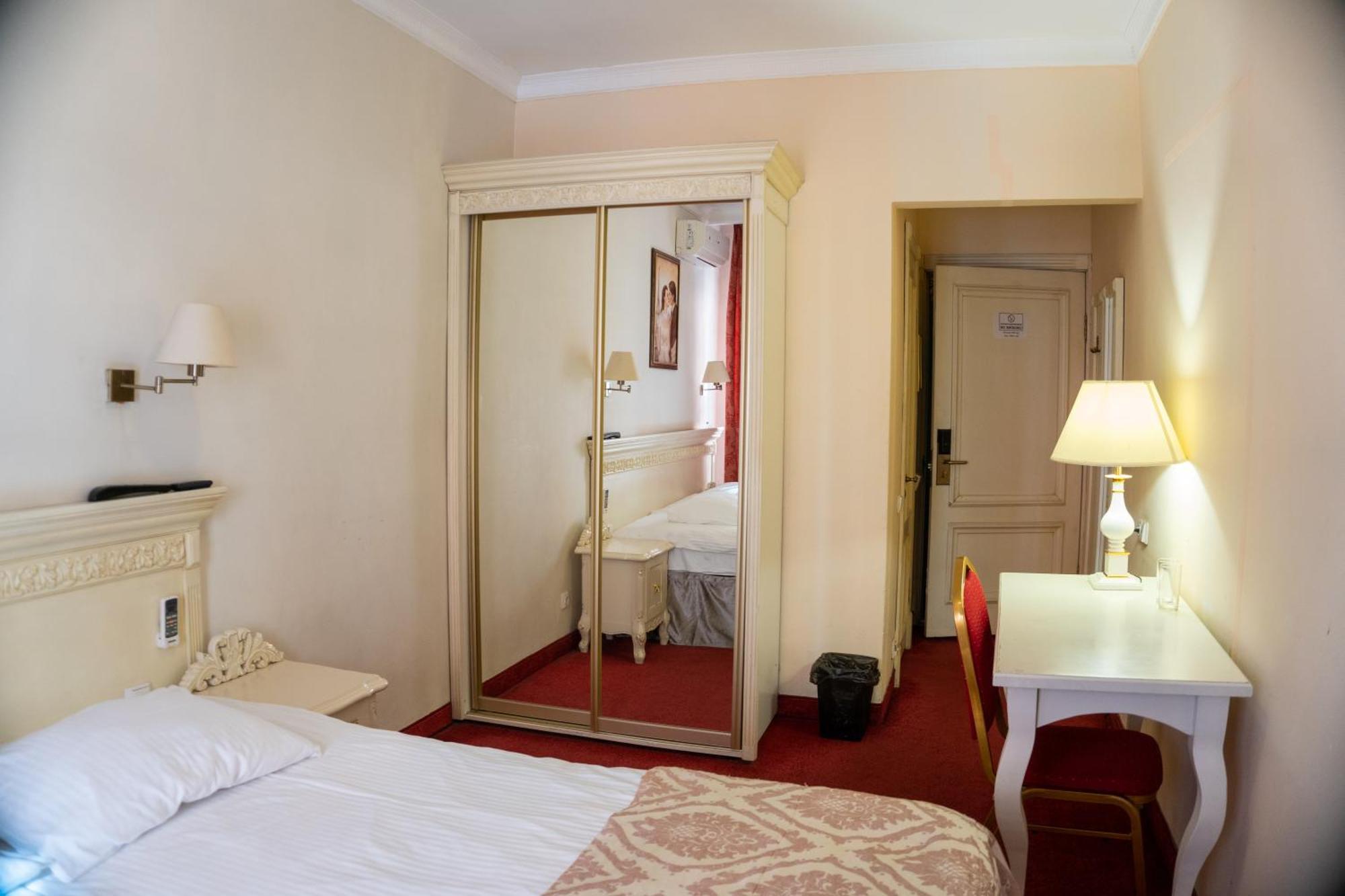 Royal City Hotel Kiev Eksteriør billede