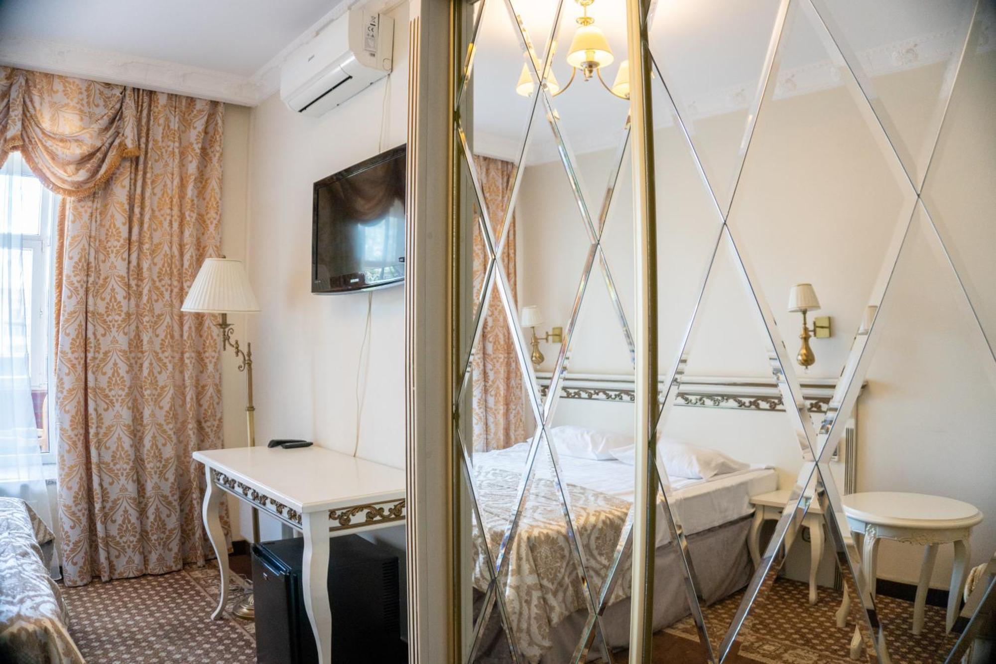 Royal City Hotel Kiev Eksteriør billede