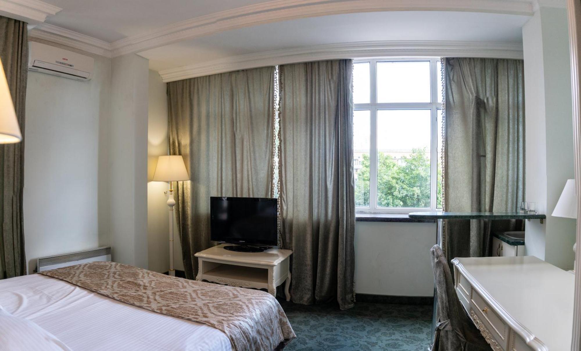 Royal City Hotel Kiev Eksteriør billede