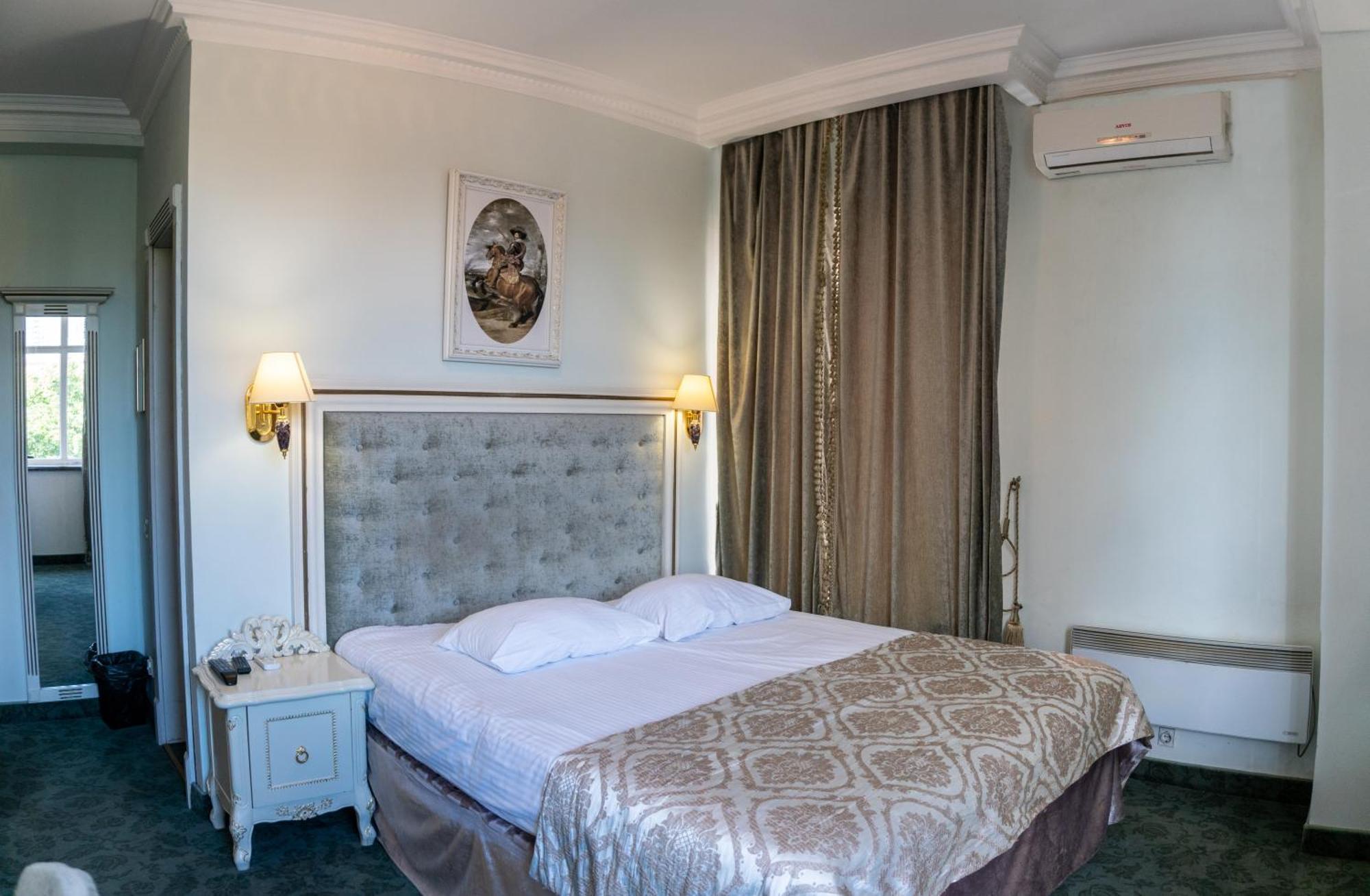 Royal City Hotel Kiev Eksteriør billede