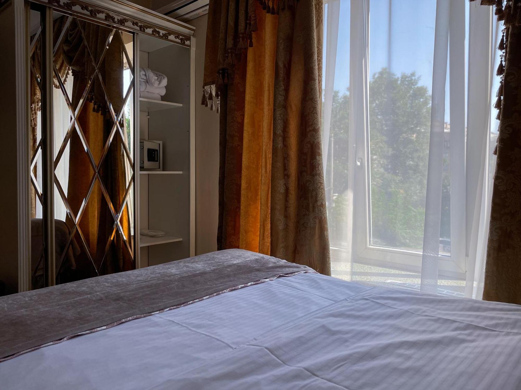 Royal City Hotel Kiev Eksteriør billede