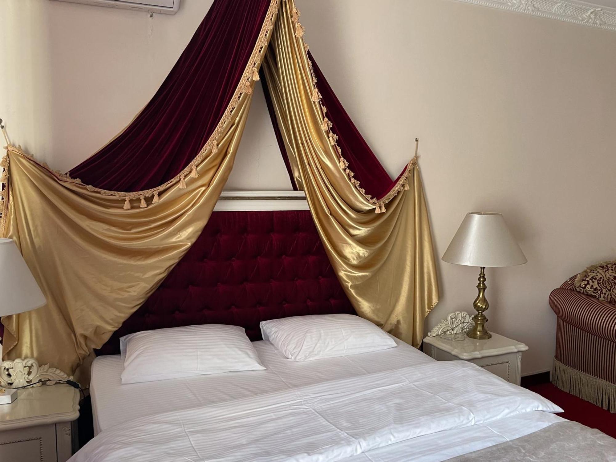 Royal City Hotel Kiev Eksteriør billede