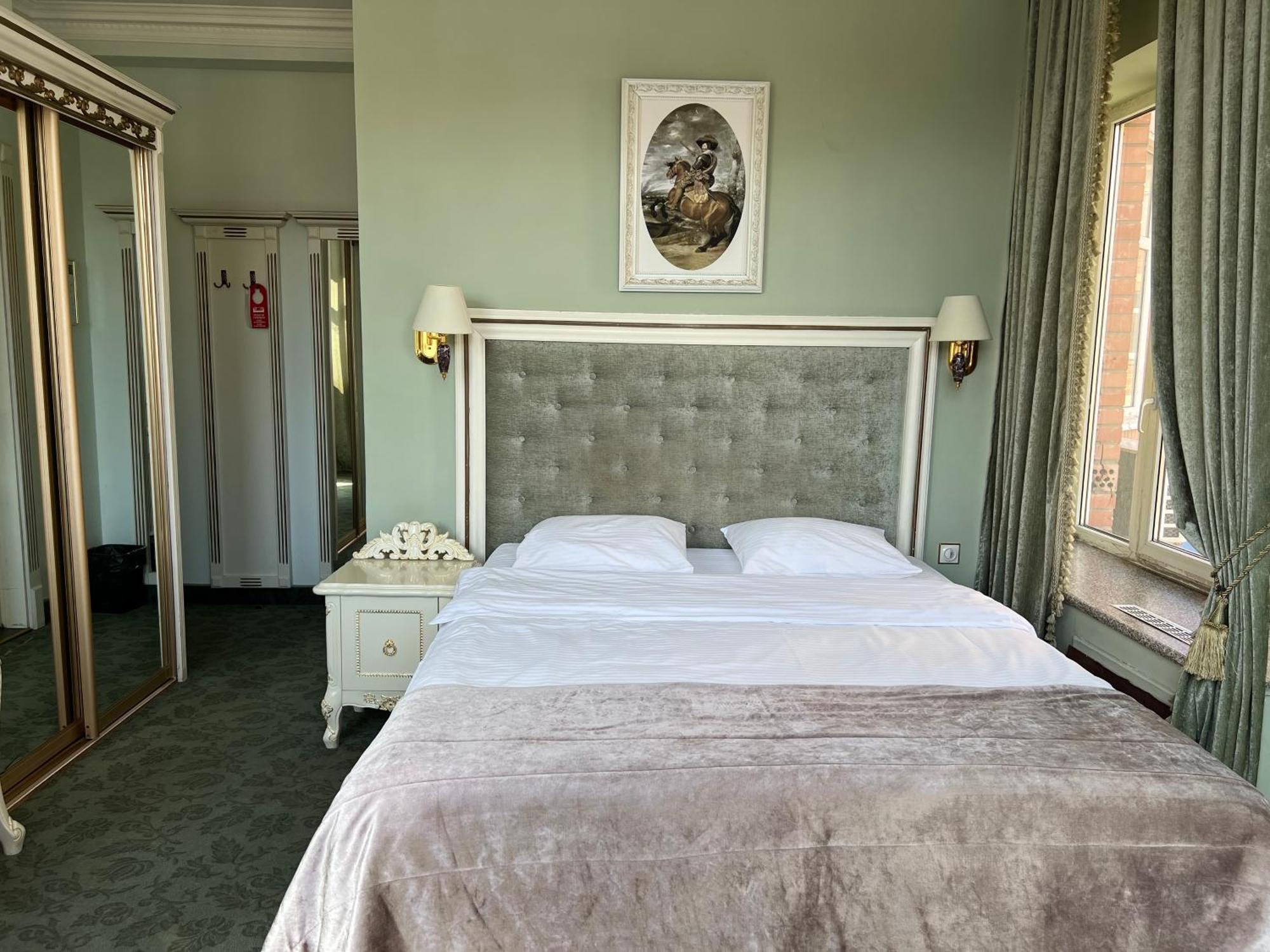 Royal City Hotel Kiev Værelse billede