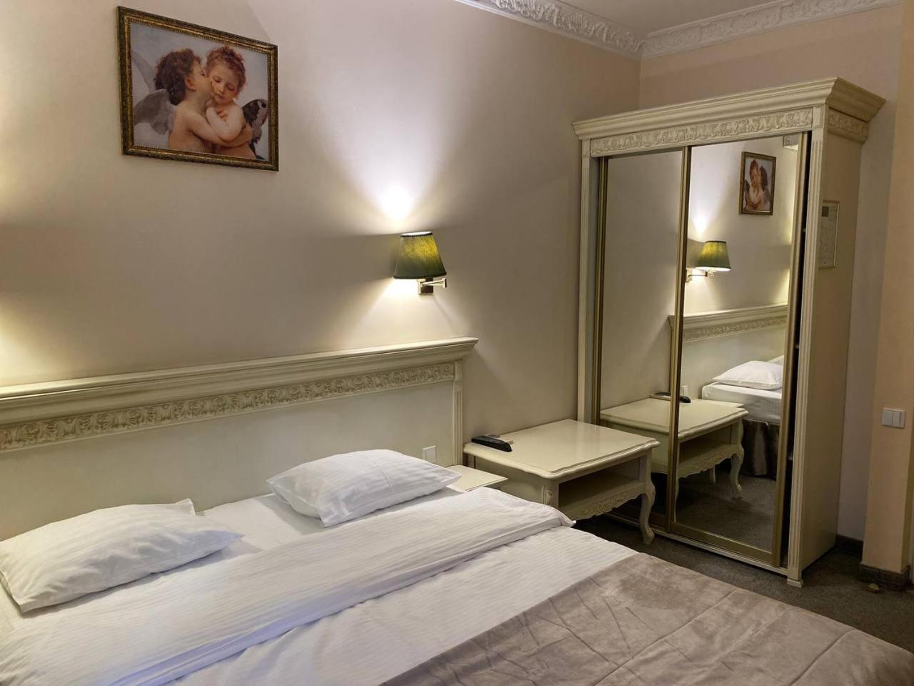 Royal City Hotel Kiev Værelse billede